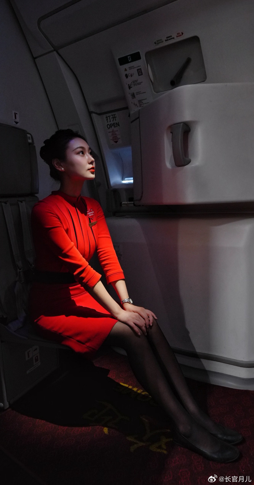 川航空姐的制服照，好美呀。