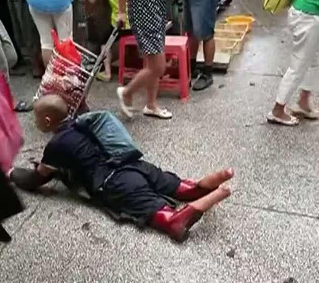 2016年，广州一男子上街买菜时，偶遇一双脚被截断的乞丐，仔细辨认下才发现，这人