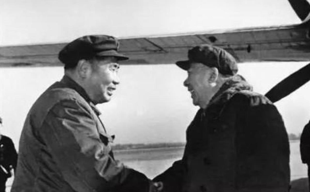 1967年，济南军区司令杨得志上将接受上级命令，派人四处寻找军区谭政委的下落。找