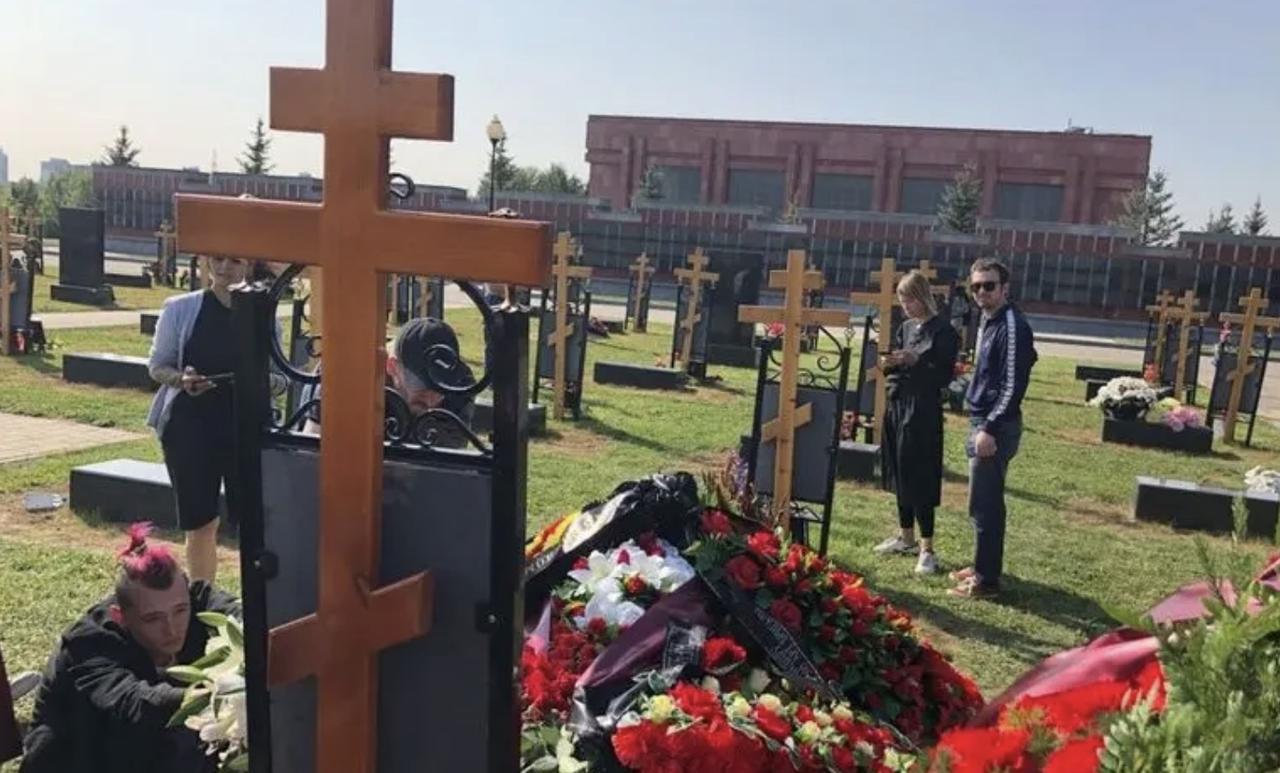 俄乌战场背后藏着大猫腻！俄媒爆料，俄军为了掩盖惨重伤亡，把战死的士兵硬说成
