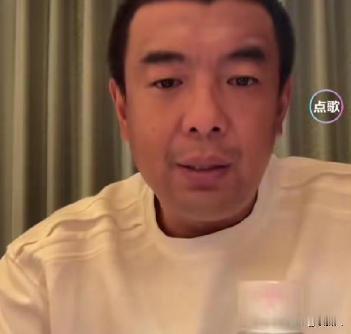 昨晚（10月5日），前国脚徐亮直播中谈及中国足球青训的垄断问题时表示⬇️一