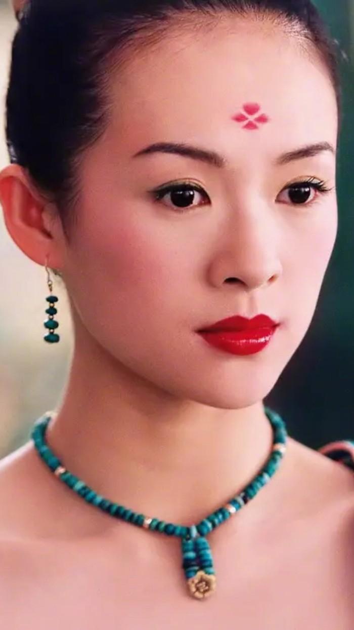 章子怡早年在好莱坞那段时间，身边跟着的可是传说中身价百亿美金的富豪男友Vivi