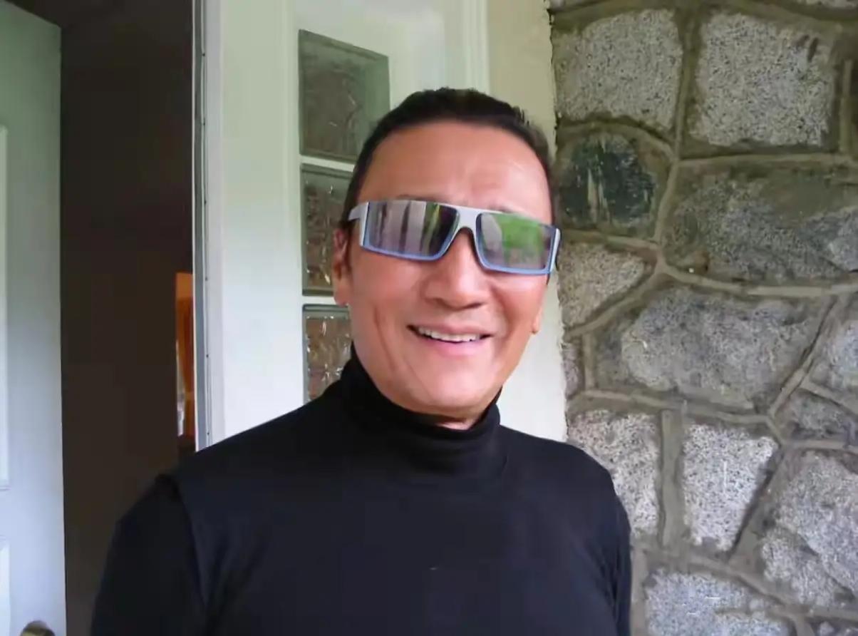 谢霆锋的父亲谢贤与世长辞了。他不是逝于贫穷，也不是逝于老年的孤独，而