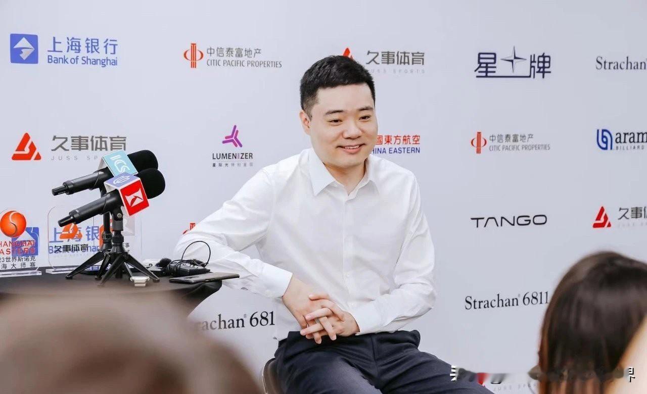 丁俊晖近日在“开麦吧”节目里面谈到中国台球市场，他认为斯诺克不再小众。丁俊晖