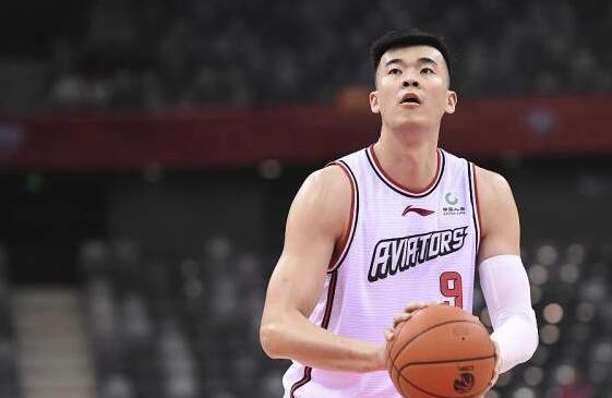 山东高速全力追逐姜宇星新赛季无欲无求的吉林把自己的当家球星姜宇星摆上了货架，收