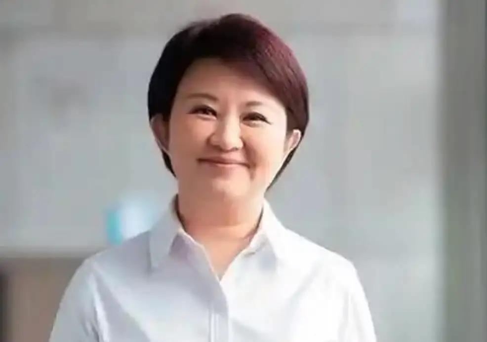 当初，朱立伦想把国民党主席之位交棒给台中市市长卢秀燕，她却推脱说专注市政，不愿意