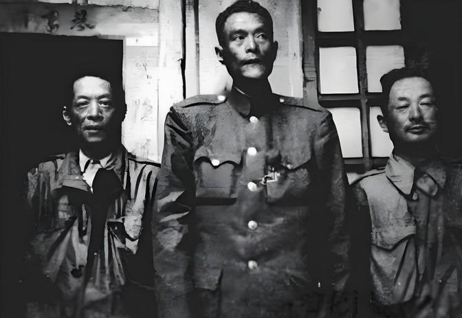 1949年底，随着解放军渡江成功，国民政府在大陆的控制区迅速瓦解。汤尧作为高级将