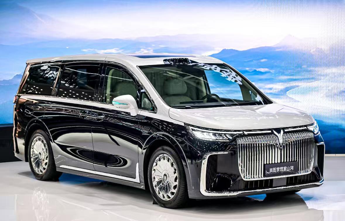 后排那个零重力座椅一试就上瘾，长途旅行能躺平，真的是一种享受。