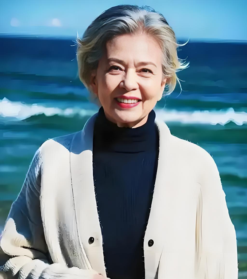 退休大妈炒菜盐放太多太咸了，被儿子儿媳辱骂，她走了儿子崩溃。老公早几年因病去世