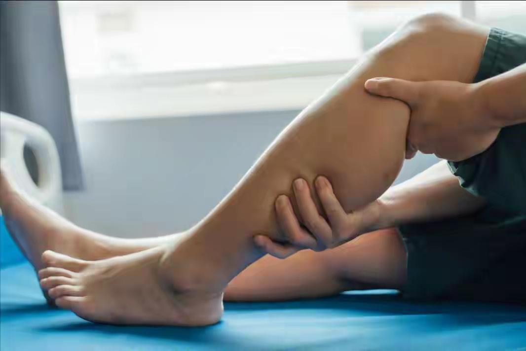 一旦双腿出现3个信号，说明血管或已经开始病变，注意别不当回事——但请先认清：真