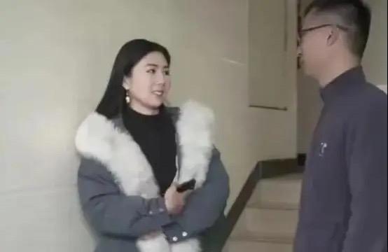 离婚男相亲遇肤白貌美二婚女，对方：卖房钱给我保管就结婚男子离婚后找媒婆相亲，