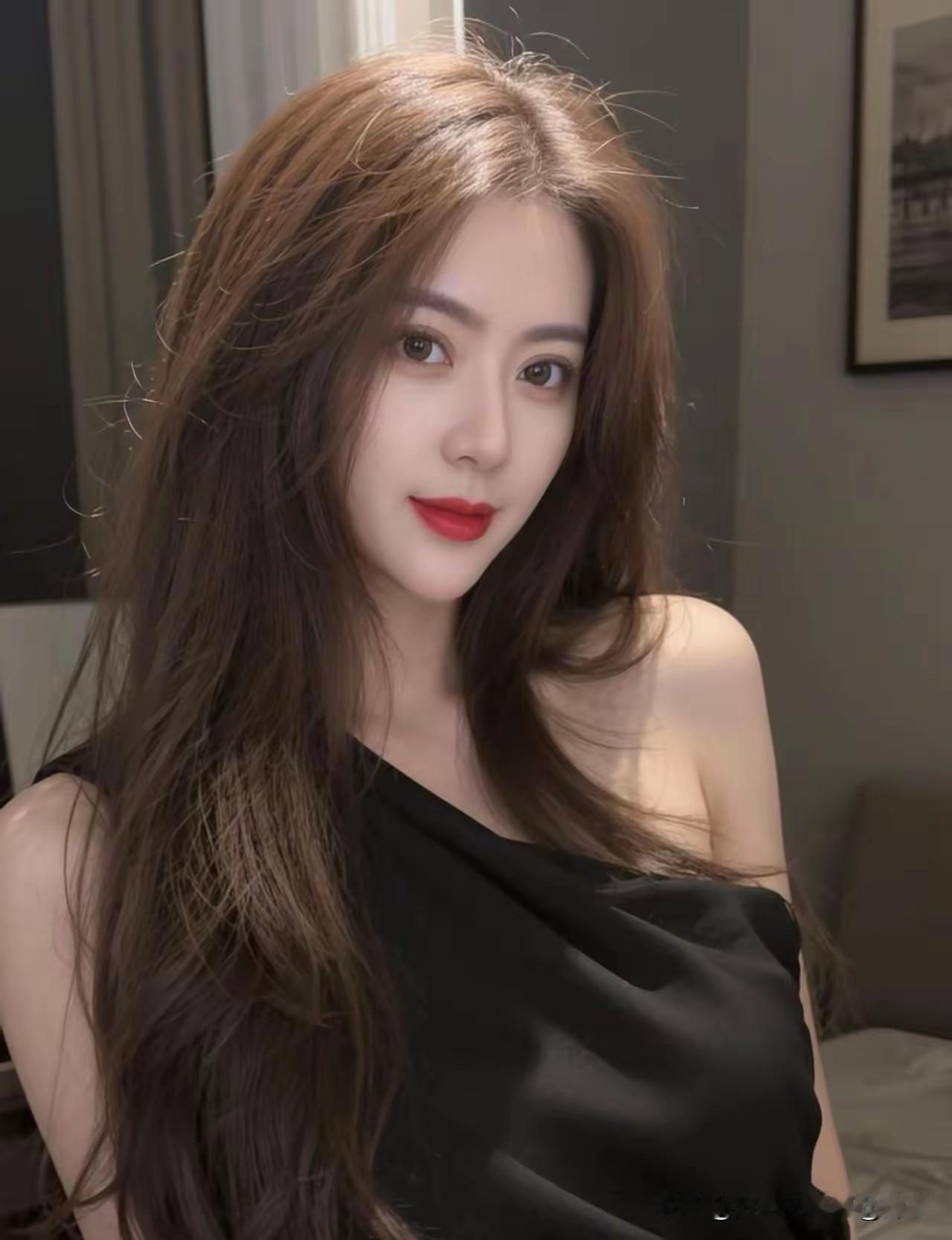 这两位小姐姐好漂亮啊！好喜欢这种头发凌乱的红唇美女，自然又不失野性！红唇美少女