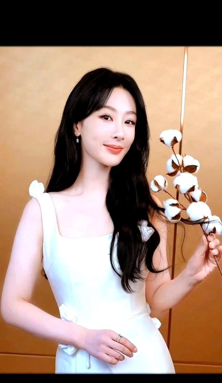 杨紫不演甜妹了。减了十斤，素颜上阵，真去法院实习。法律条文一句不卡，原声直接