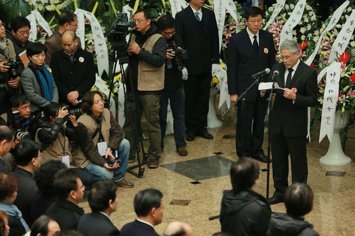 💔今日，我们怀着无比沉痛的心情，与伟大科学家杨振宁先生告别。他不仅在物理世界创