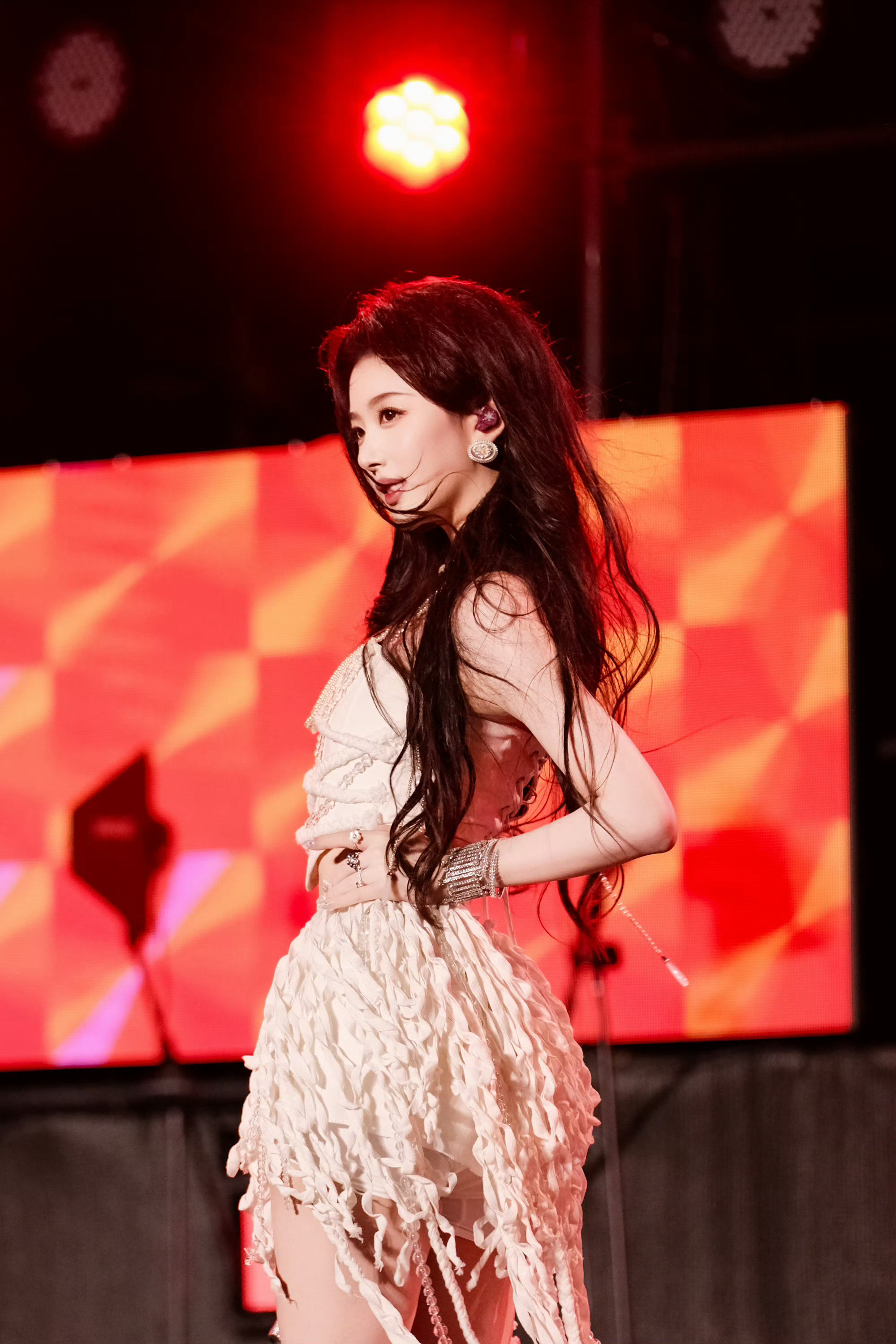 和孔雪儿一起过年啦，好长的腿好瘦的雪