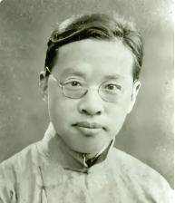 1945年抗战胜利后，钱穆提醒蒋，中华民国的首都不能再设在南京了，应该在北京和西