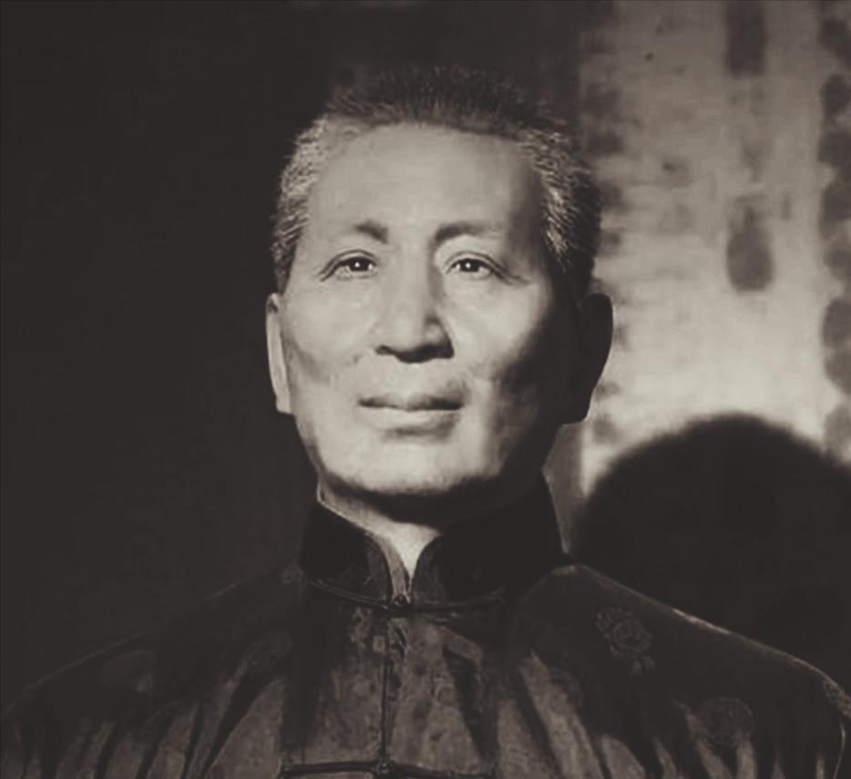 上世纪60年代，在《收租院》泥塑群像中有一幕，那就是：“大恶霸刘文彩斜靠在太师椅