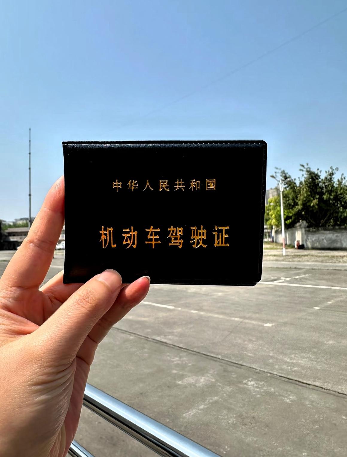 我发现身边很多女人，在几年之前，花了几大千块钱去学开车。身边不少姐妹都干