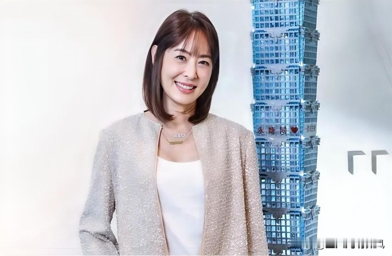 台北101董事长贾永婕近日话题不断，初五参观中正纪念堂《自由花蕊》展览后晒出蒋中