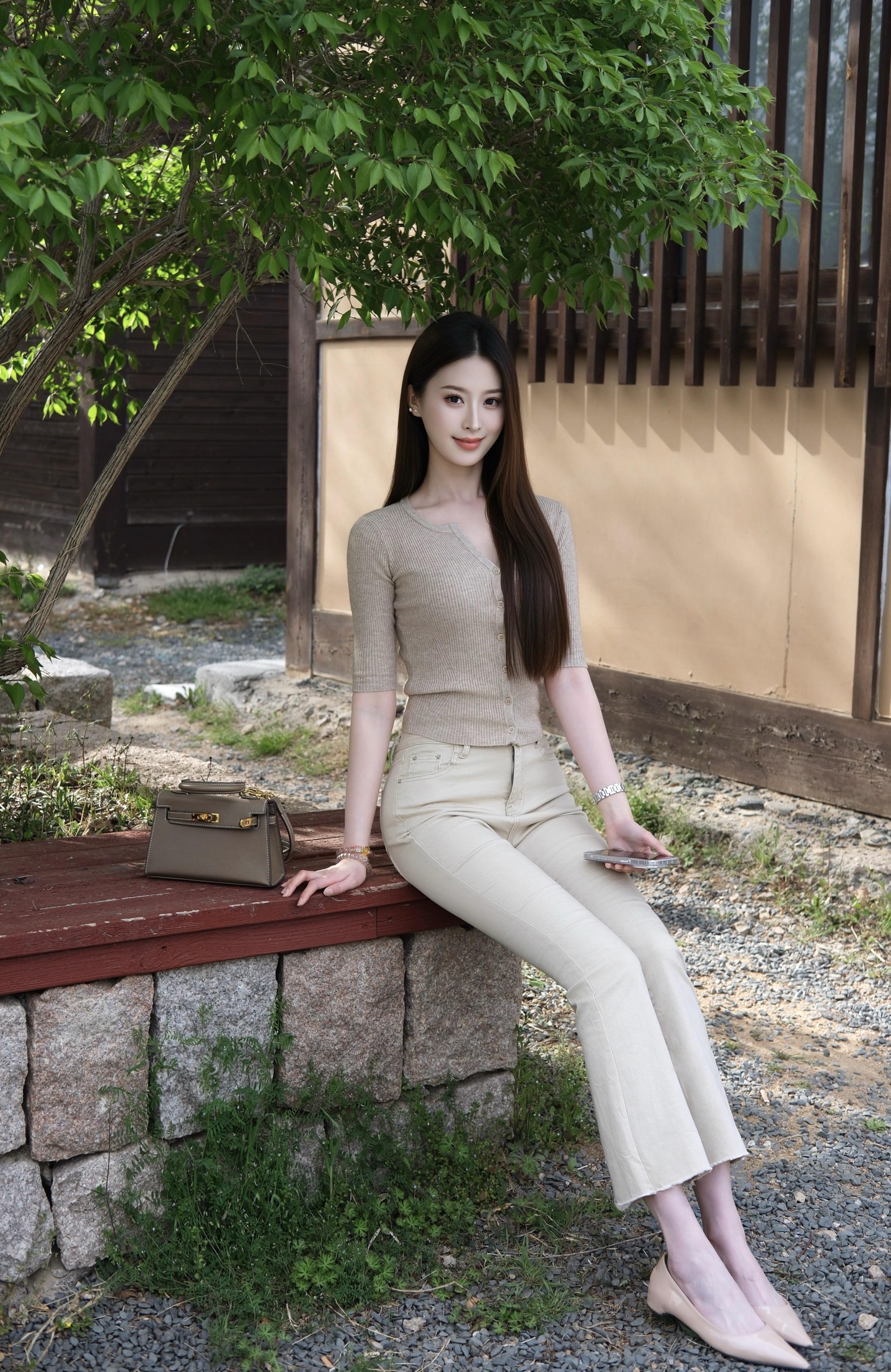 这世间 只有爱你和鼓励你的人 才值得你动用心神