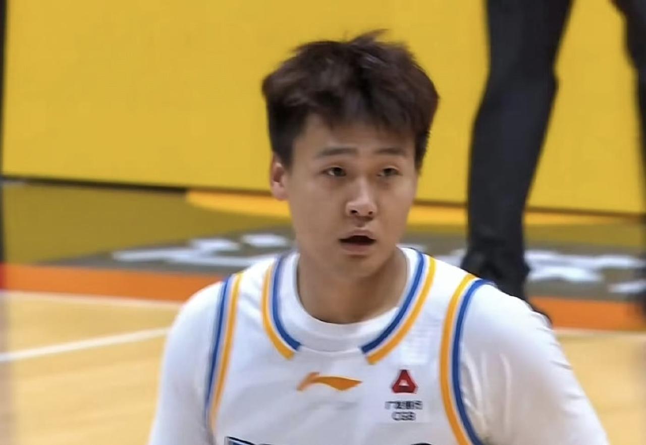 有一说一，今日胡明轩和赵睿根本不在一个级别！胡明轩：今晚出战23分钟，投篮