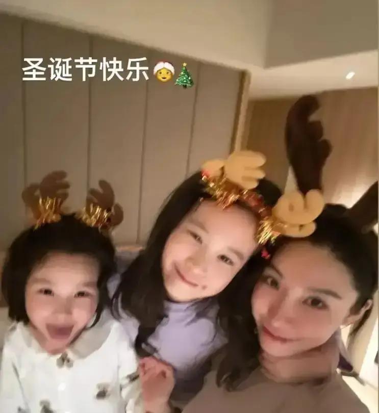 离婚3年，她靠带娃净赚1.2亿齐娇没拿赌王家族一分钱，把两个女儿带在身边，