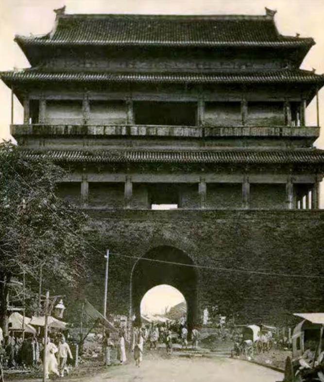 1951年，三轮车夫收车归家，撞见公安搜捕特务，一拍大腿：我带你们抓特务去。
