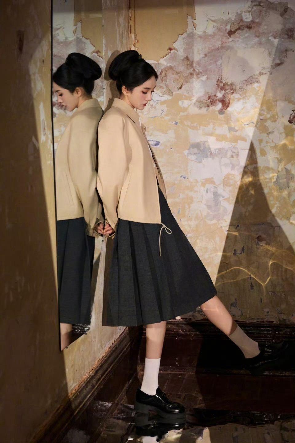 G社镜头下的全女时代在T风格论坛的聚光灯下，杨幂的状态堪称惊艳——鎏金流转间，