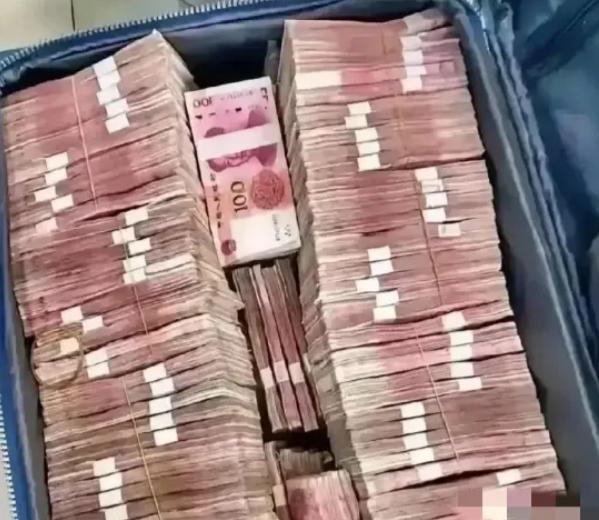 啥是洗钱？给你举个最接地气的例子：你买彩票中了800万，扣完20%的税到