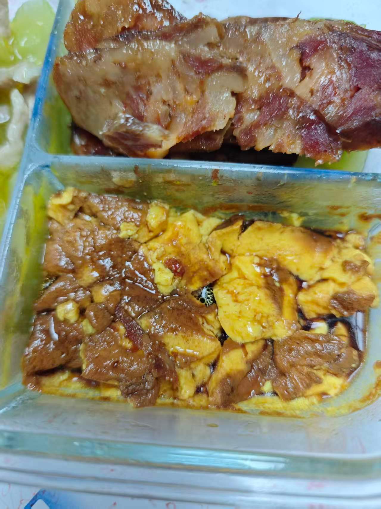 寄给仙草的明信片把自己养得好得很，中午吃的香肠，腊肉，黄瓜炒肉，蒸蛋我妈:生活