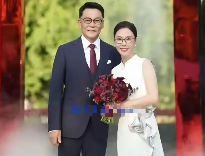 李国庆再婚最不开心的估计就是他儿子李成青了李成青在当当大战中坚决站队妈妈，导