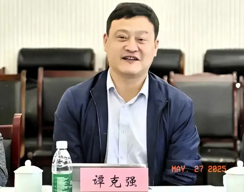 雅安最近的大瓜不少5月26日，据官方通报雅安投资发展集团董事长倒了，这个集团位