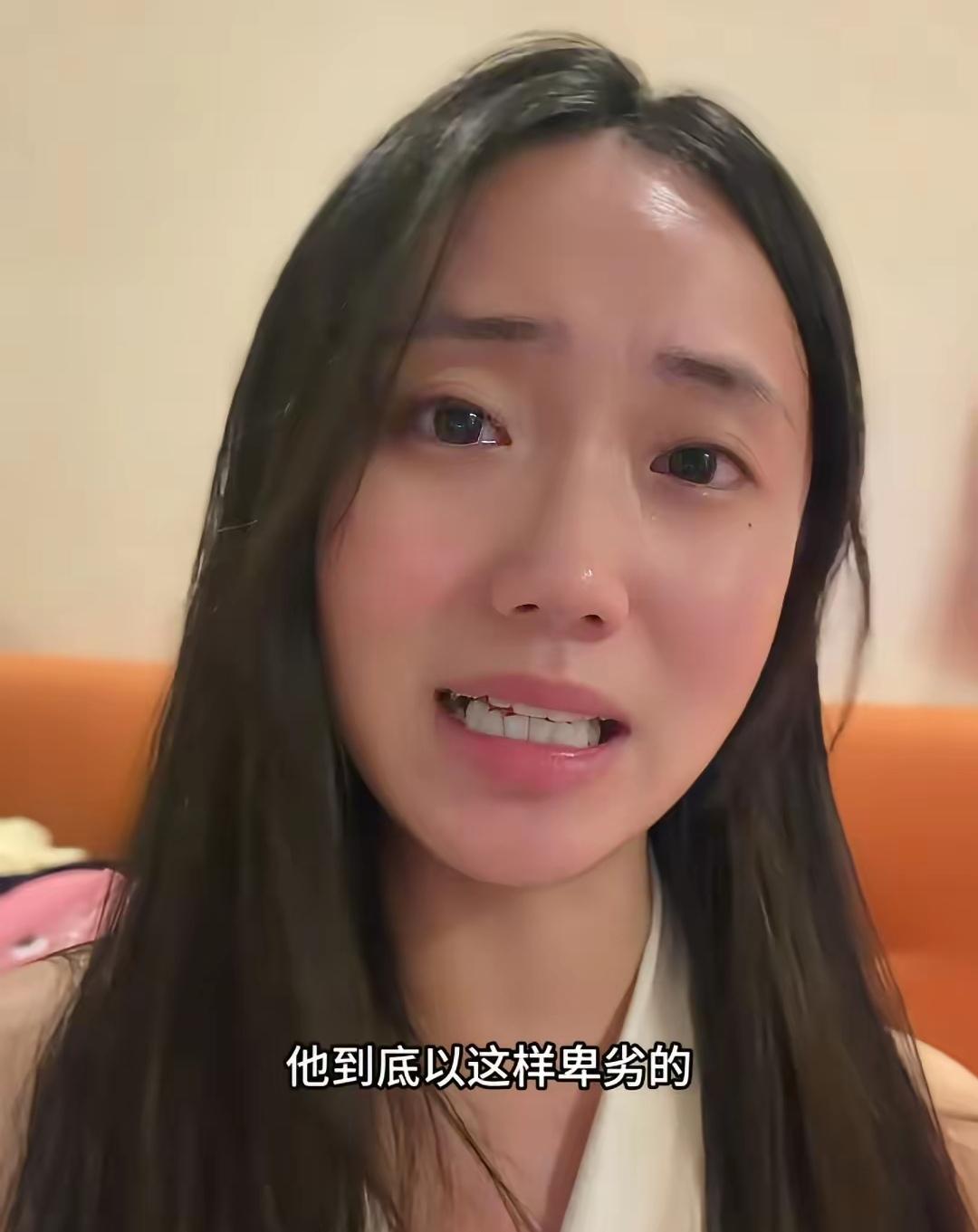 杭州电梯事件果然又反转了。根本就不是男人在电梯里WX女人，而是因为半个月女人养