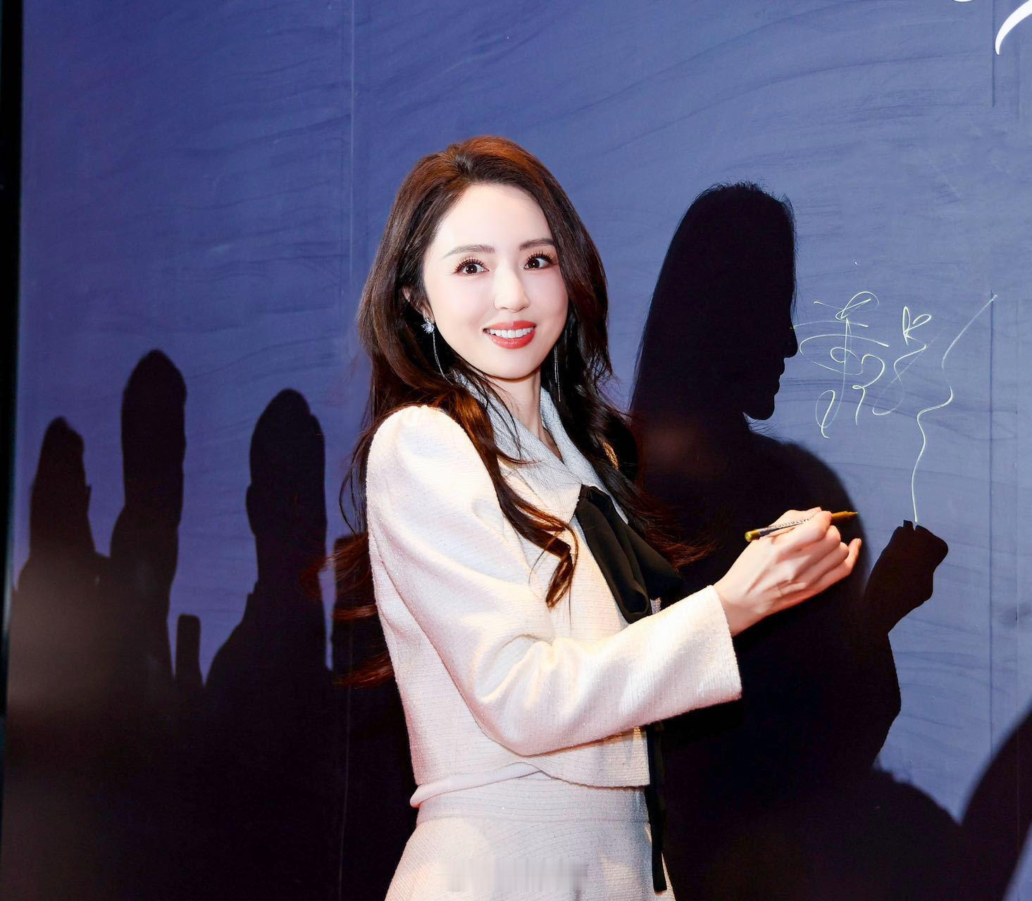 时间真的是没有留下了任何的痕迹啊，不管是以前还是现在的董璇，都是非常的好看的呀，