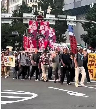 反对高市早苗抗议仅几百人？是做戏还是真民意？反对高市早苗的抗议活动就几百