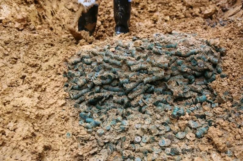 谁埋的？湖南工地挖出3吨古钱币，最早唐代最晚南宋你有没有想过，湖南一个普通