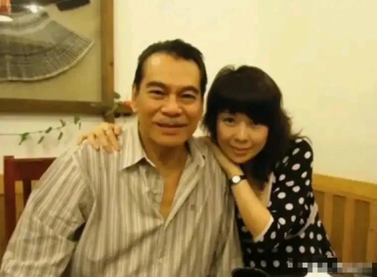 陈观泰的感情生活十分精彩，活了80岁，娶了4任老婆，而且都非常的漂亮。1972年，张彻执导的邵氏电影