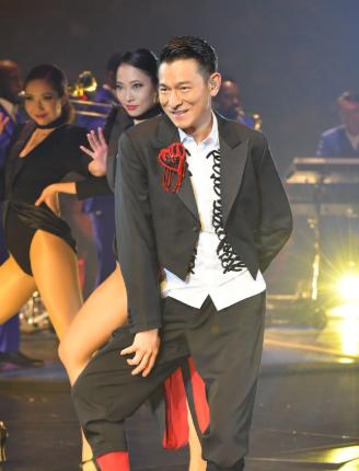 刘德华和刀郎谁厉害？刘德华演唱会结束的时候，台下观众齐声喊安可。