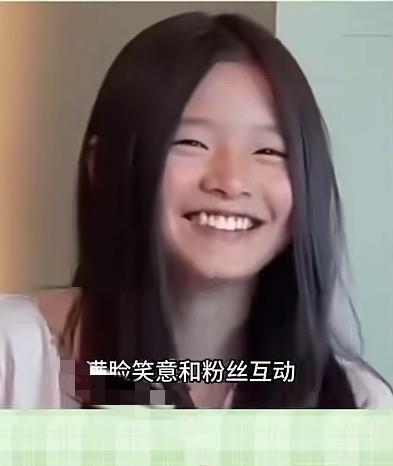 10岁小玥儿长得像谁不重要了重要的是，她终于敢抬头走路了。去年1