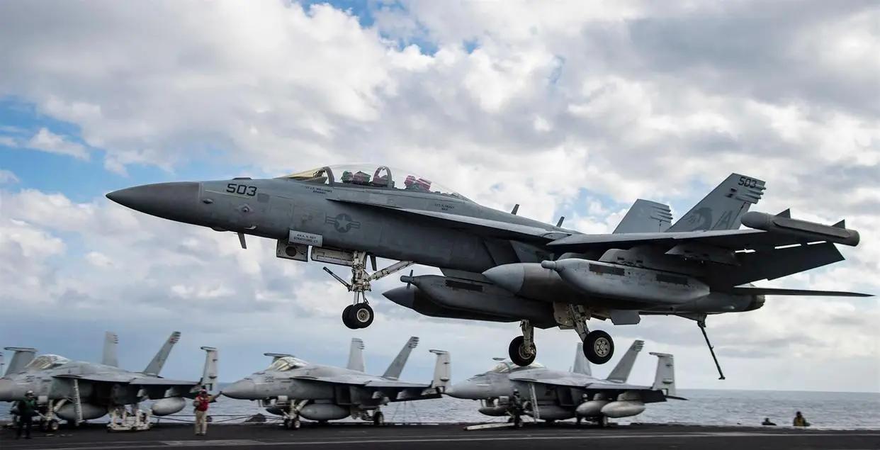出事的缘由搞清楚了！拦阻索崩断了！EA-18G摔进了海里，中国那家巨力索具公司