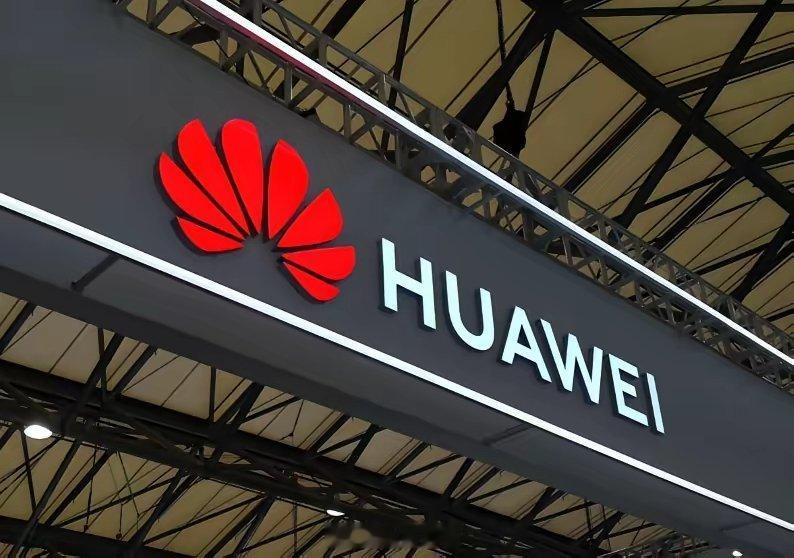 特别值得一说的是，华为MateX7搭载最新的鸿蒙6系统，AI协作更智能，效率更