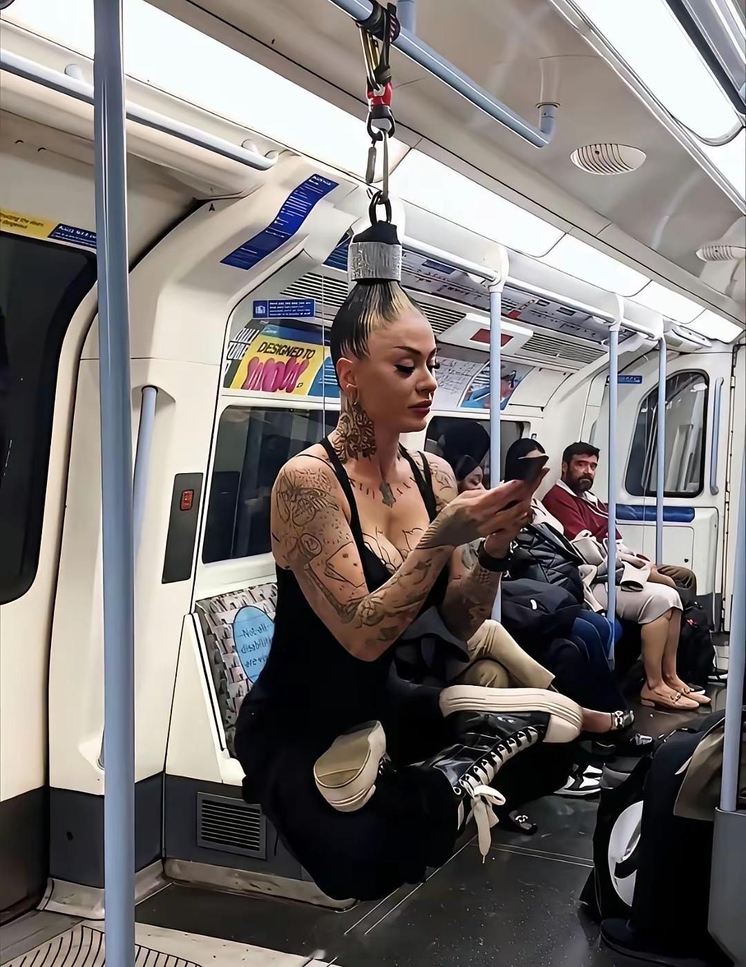 还好这种地铁乱象没有在国内发生，做法太离谱了吧。