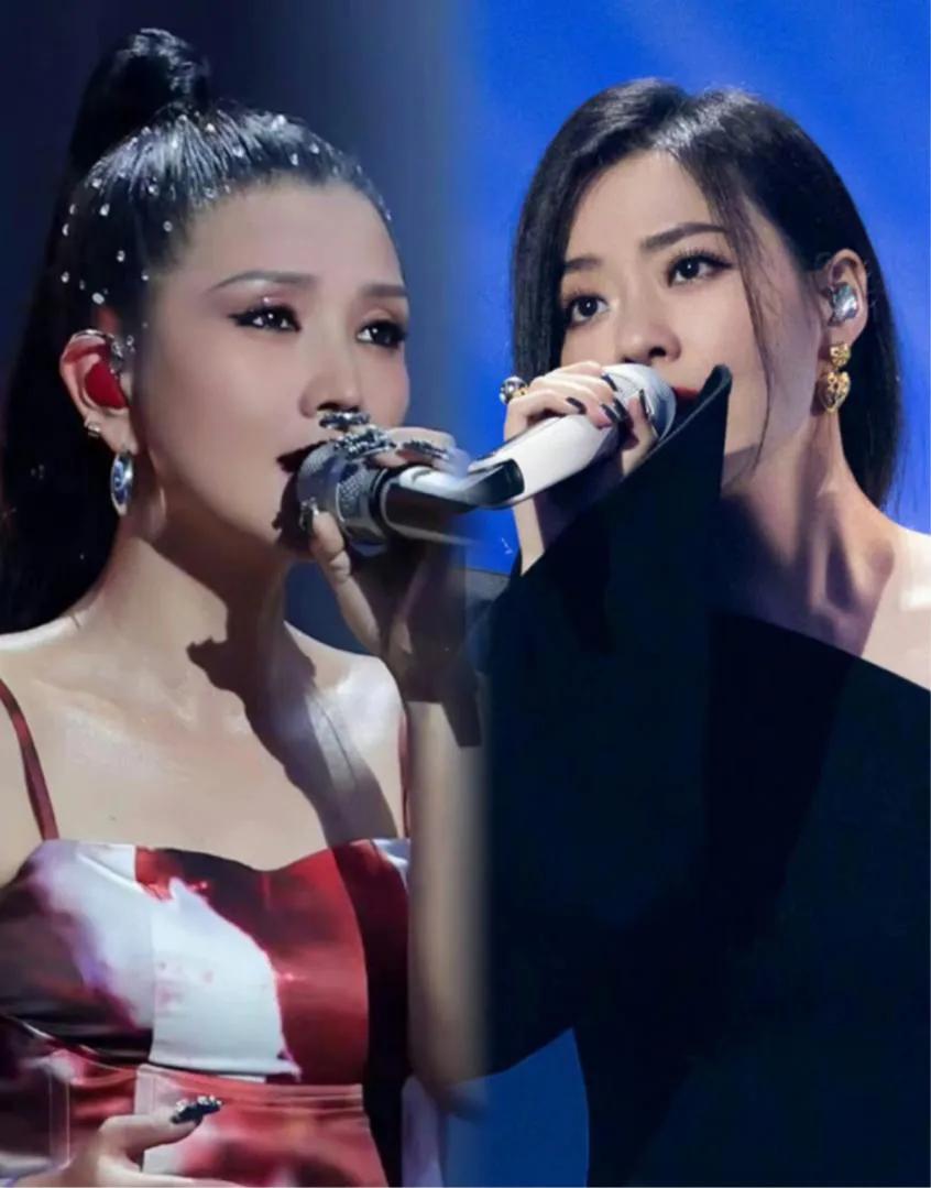 十几年后何洁张靓颖再同台，一个明媚闪耀、一个发福老气，差别真的太明显！话说何洁