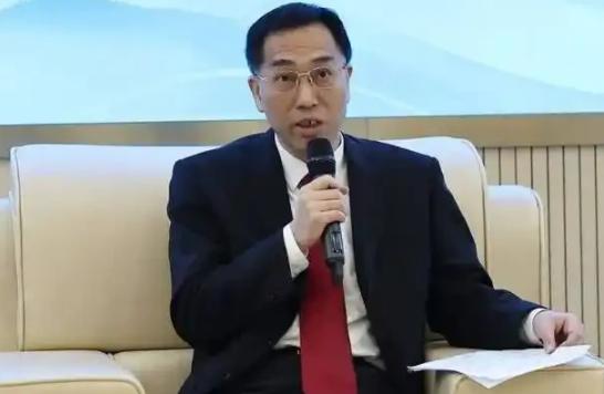 未经证实的消息，法学界权威陈枫老师可能捅“马蜂窝”了，他提议对来华留学生实行落地