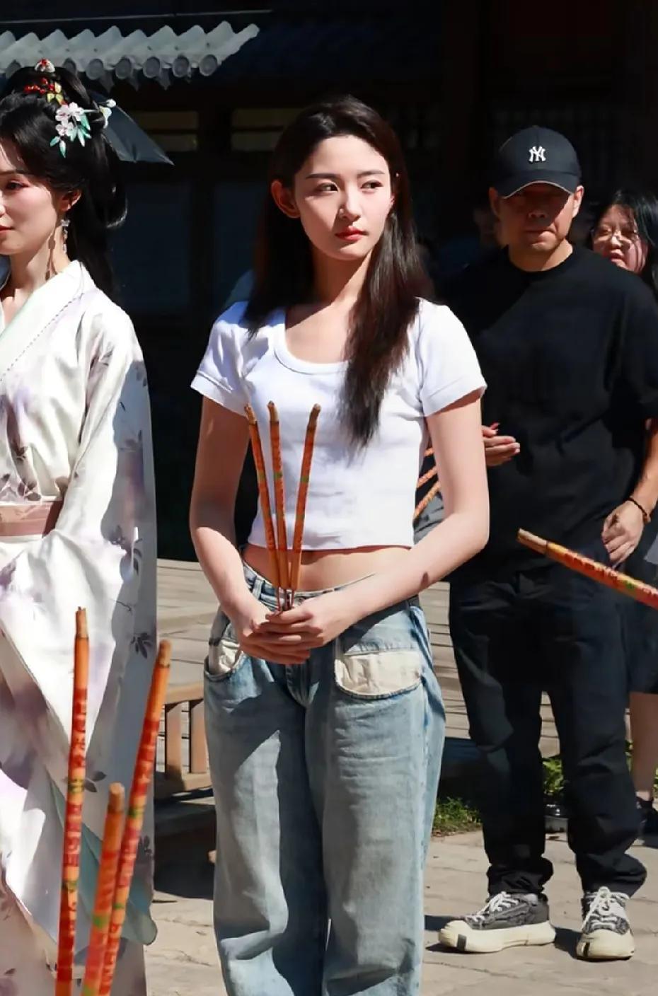 突然发现赵晴还挺漂亮，永远相信于正的眼光，某些角度有点像徐璐