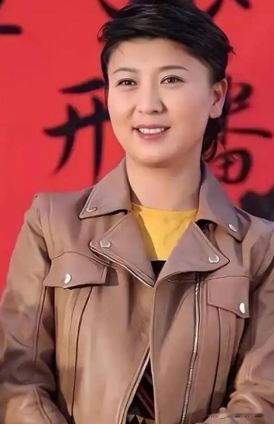 2016年，45岁的闫学晶发现自己意外怀孕，此时，女儿林傲雪28岁，儿子