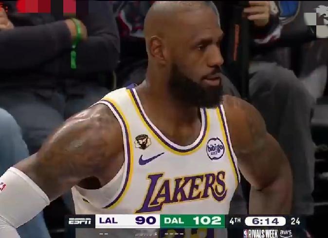 逼出全力詹！NBA湖人逆转独行侠，詹姆斯17分+8板+5助，老詹攻防一体第四节有