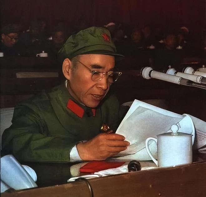 二月逆流之后，谭震林给林彪写了一封信，说：他们能当政吗？我想好了，最后下了决心，