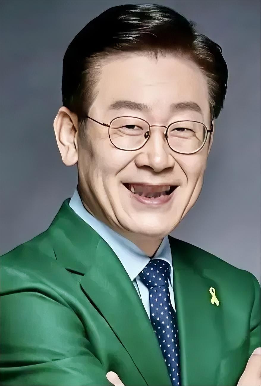 韩国消息6月23日，韩国总统李在明的支持率正式被反超了，不支持率49.7%对支