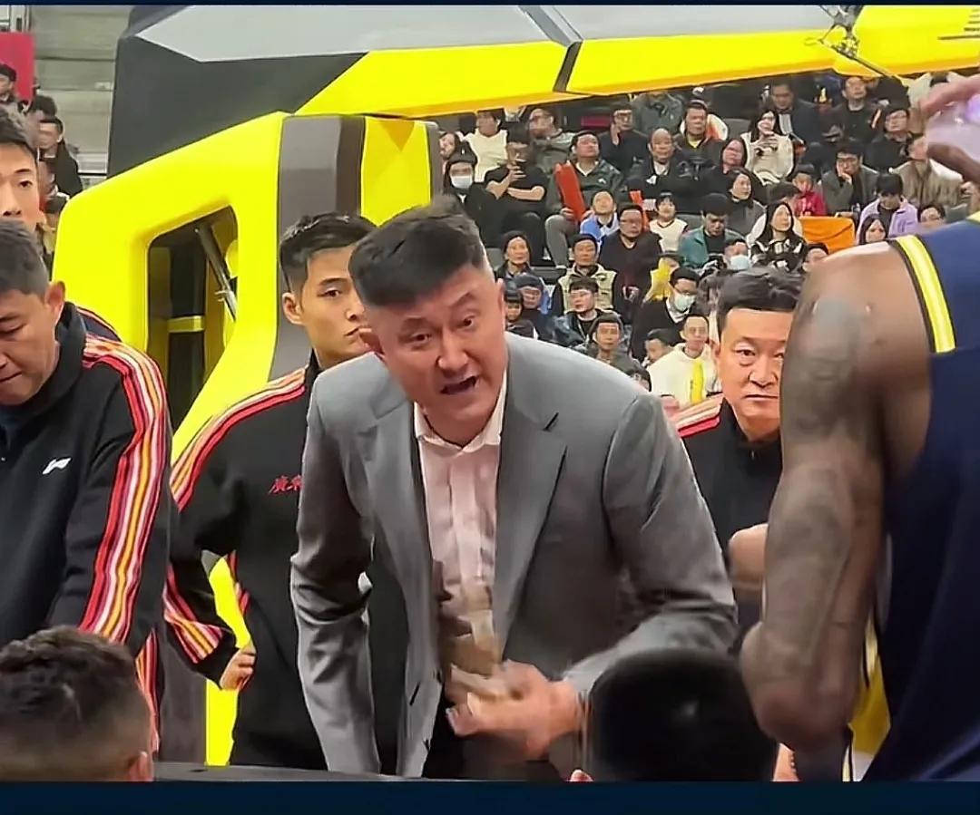 73-113整整输上海40分，现场观战的陈海涛还得去更衣室安慰球员们一番，几十年